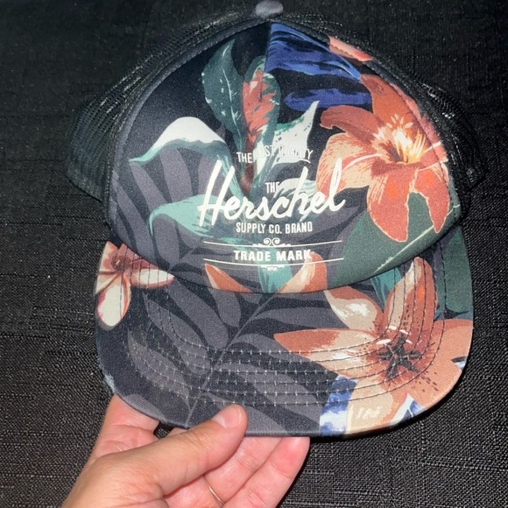 Floppy kids snap back tropical print Hershel hat see pics.